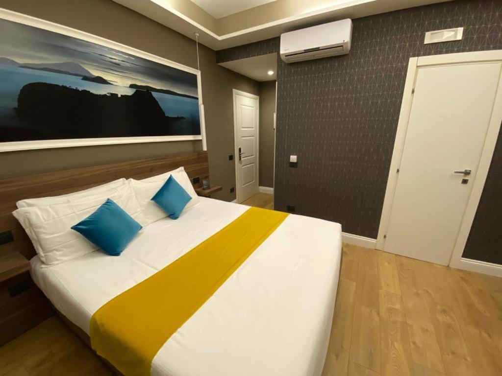 7Th Floor Suite Неаполь Экстерьер фото
